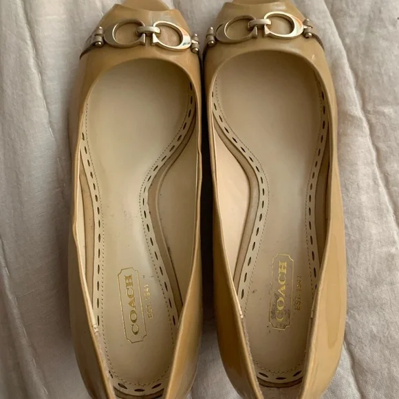 Coach tan patent shoe, never worn. - Picture 2 of 4